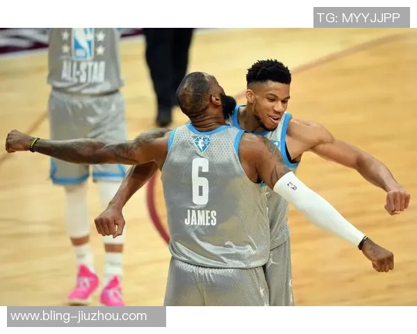 詹姆斯赠送字母哥签名球衣球员间友谊再升温引发热议 詹姆斯赠送字母哥签名球衣球员间友谊再升温引发热议