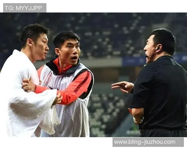 广岛外援半场结束后挑衅高天意引发双方冲突场面火爆